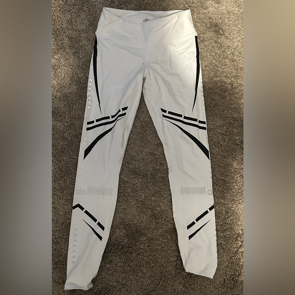 Very good condition ALO yoga size small leggings.